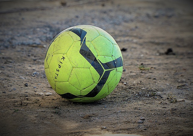 手浮出水面 手浮出水面